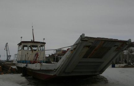 Самоходное грузовое судно с аппарелью