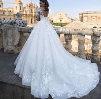 Свадебное платье со шлейфом (Италия)