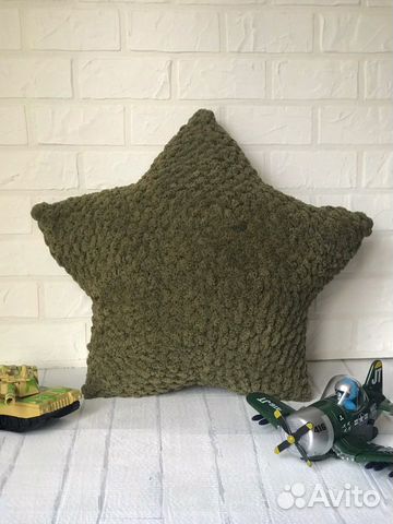 Плюшевая подушка в подарок на 23-е февраля