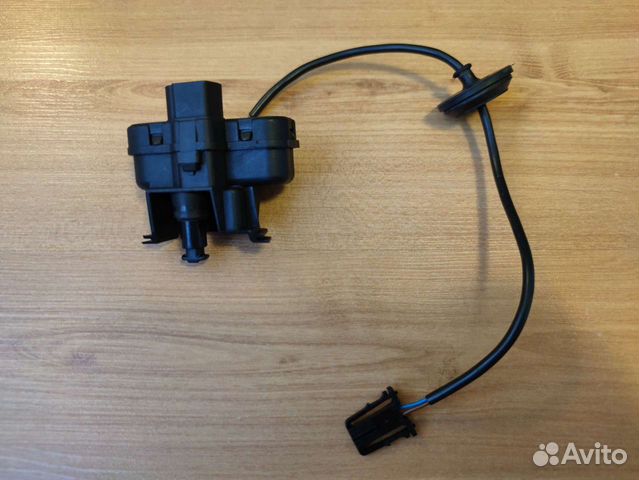 Замок лючка бензобака Тигуан