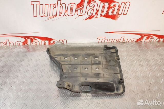 Защита днища пыльник задний правый Honda Accord 8