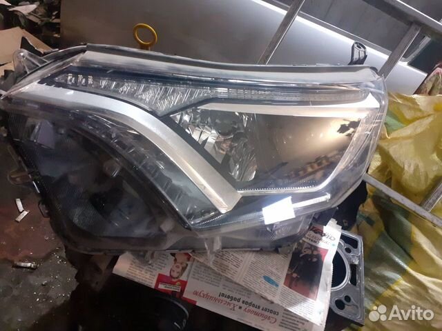 Фара правая Toyota RAV 4