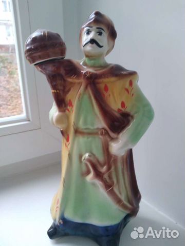 Статуэтка-графин,фарфор