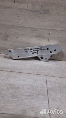 Кронштейн передней панели правый Mercedes E Class