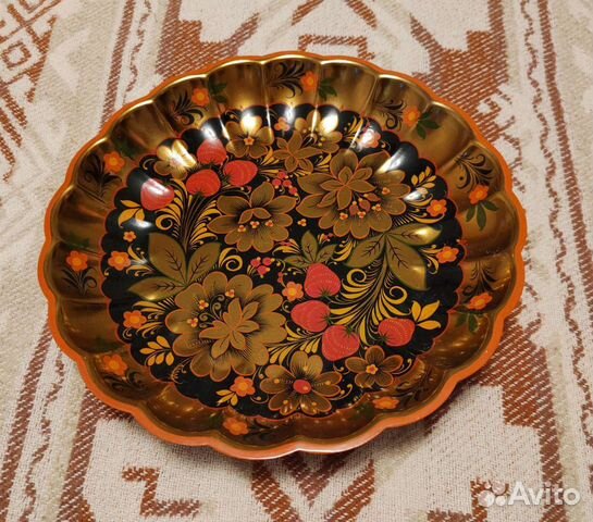 Хохлома: тарелки, банки и ножи, половники