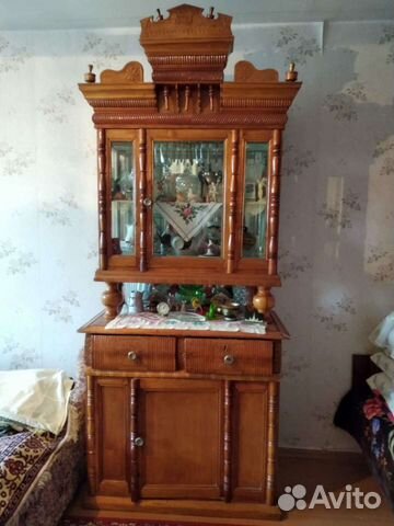 Старинный антикварный шкаф буфет