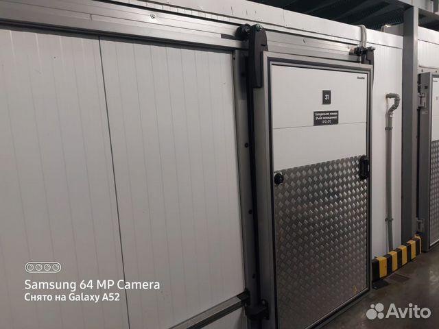 Откатная дверь для холодильной камеры