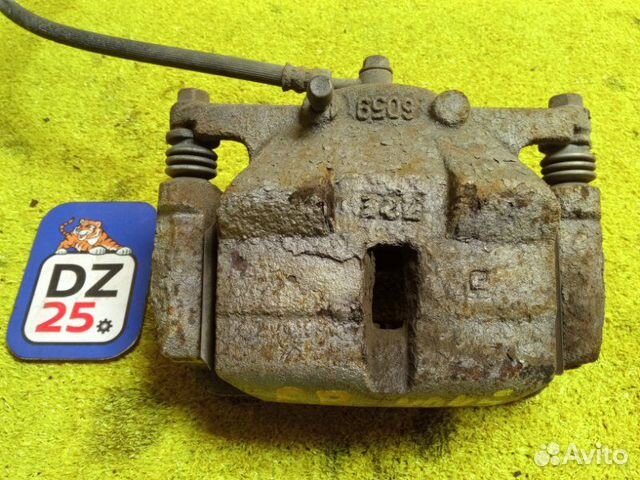 Суппорт передний правый Nissan Xtrail/Rogue/Dualis