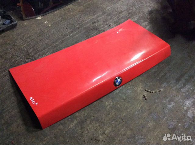 Бмв 3 Е30 крышка багажника красная