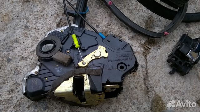 Замок коса ручка двери toyota avensis 2