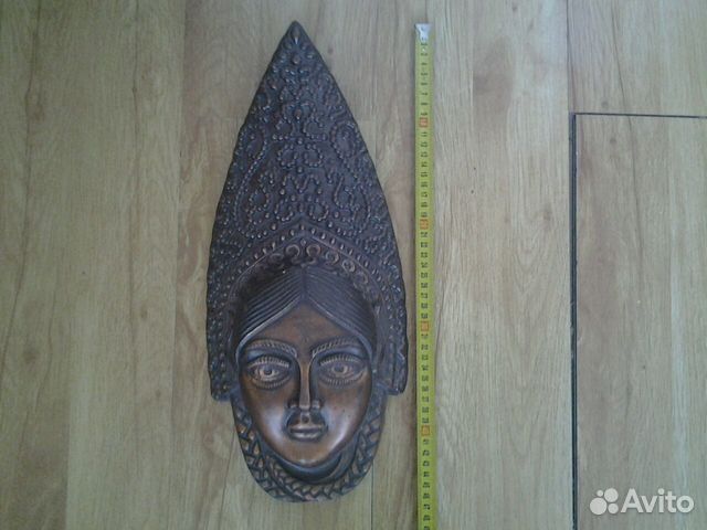 Маска девушки из металла