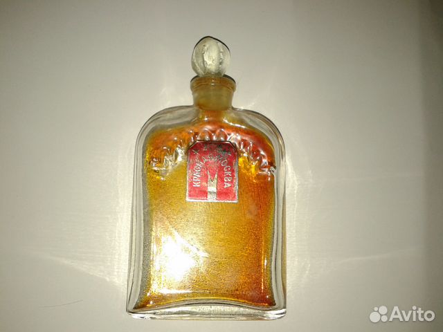 Флакон с духами Красная Москва СССР Флакон с духами Красная Москва СССР