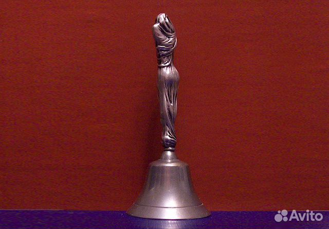 Серебряный старинный колокольчик с фигурой женщины