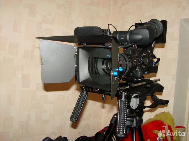 Продам профессиональную видеокамеру canon XL H1a
