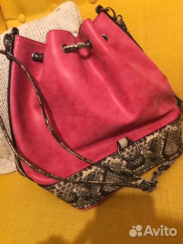 Сумка guess новая фуксия рюкзак оригинал рептилия Сумка guess новая фуксия рюкзак оригинал рептилия