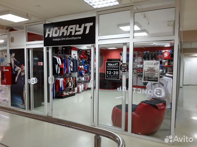 Продам магазин сургуте. 2 Брянск магазин одежды. Moon Factory Outlet магазины. Одежда из Европы Брянск проспект Ленина 9. Амстердам Брянск магазин одежды.