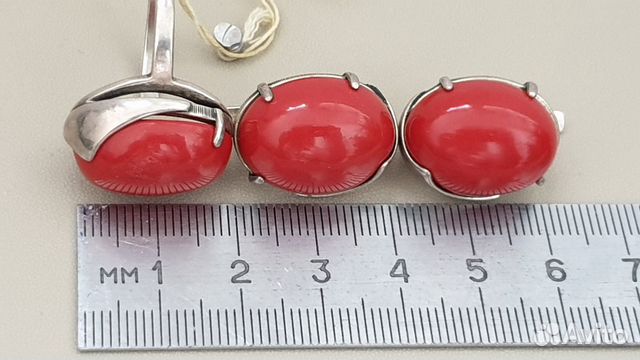 Серебрянные кольцо и серьги с кораллами
