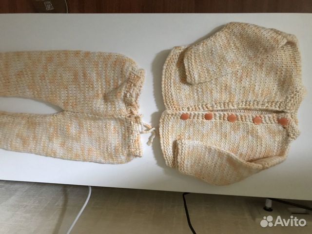 Костюм вязаный новорожденному Костюм вязаный новорожденному