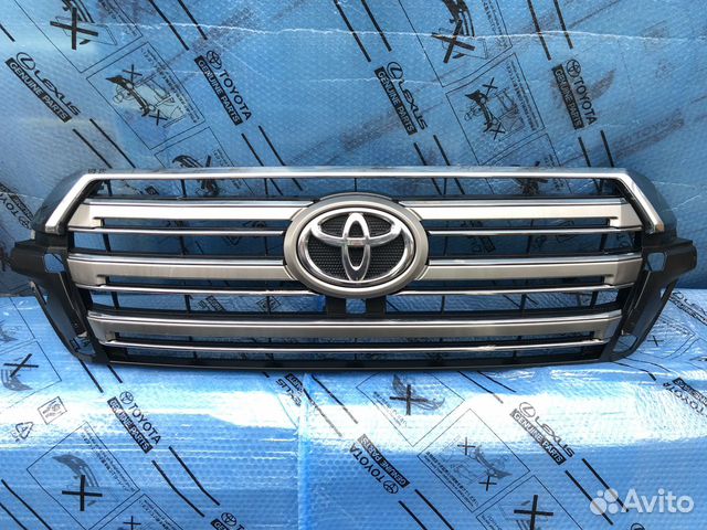 Решетка радиатора Toyota Land Cruiser 200