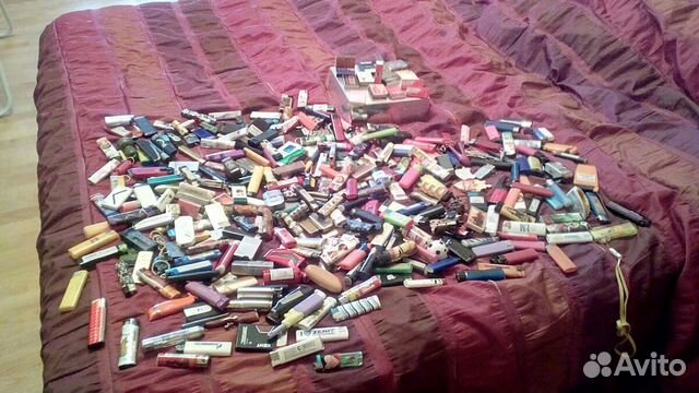 Коллекция зажигалок и спичечных коробков