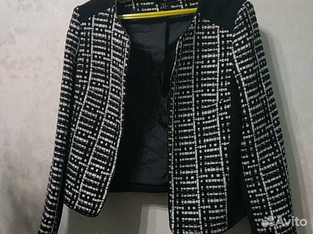 Пиджак женский в отличном состоянии раз не совпада Пиджак женский в отличном состоянии раз не совпада