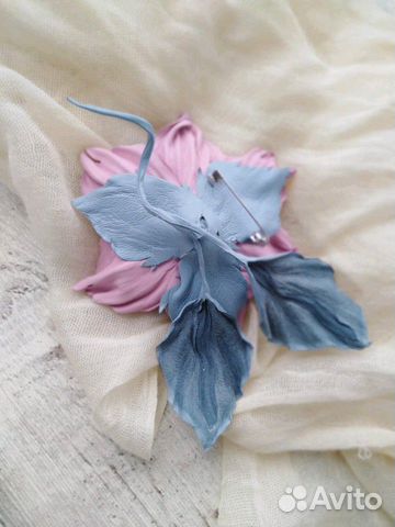 Брошь из кожи