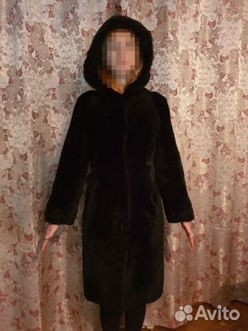 Шуба мутон, капюшон с норковой отделкой Шуба мутон, капюшон с норковой отделкой