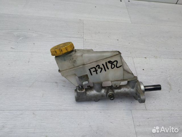 Главный тормозной цилиндр 26401XA00A Subaru Tribec