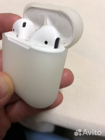 Беспроводные наушники AirPods Беспроводные наушники AirPods