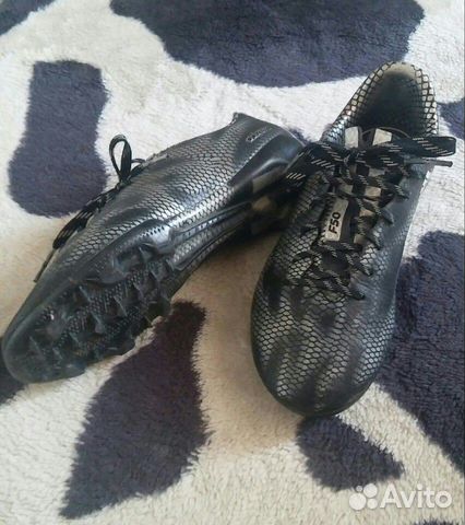 Футбольные бутсы adidas Футбольные бутсы adidas