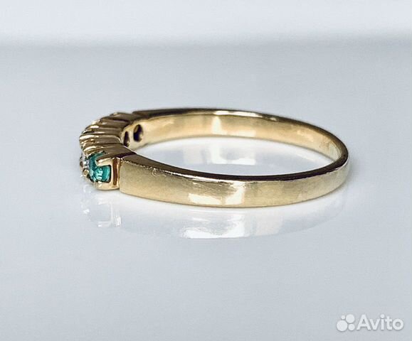 Золотое кольцо с изумрудами и бриллиантами Золотое кольцо с изумрудами и бриллиантами