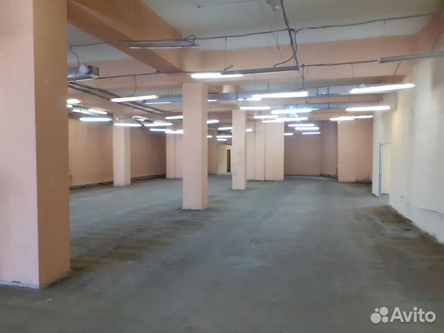 Торговое помещение, 710 м²