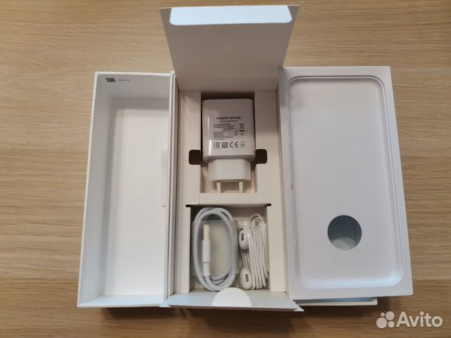 Телефон Huawei P10 32gb (полный комплект) + флеш-к Телефон Huawei P10 32gb (полный комплект) + флеш-к