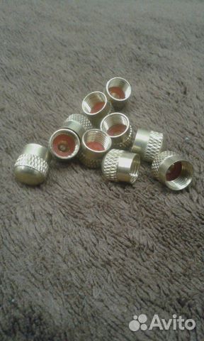 Продаю колпачки (золотники) на колеса авто