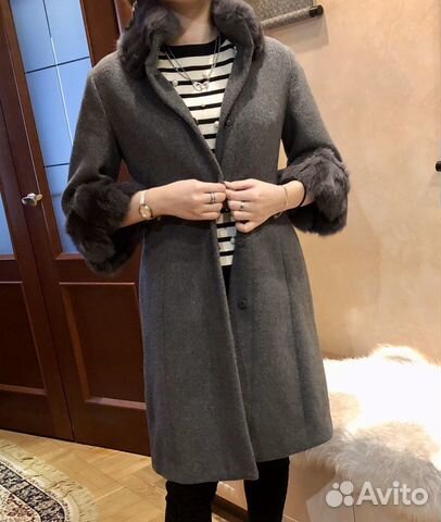 Красивое пальто с мехом