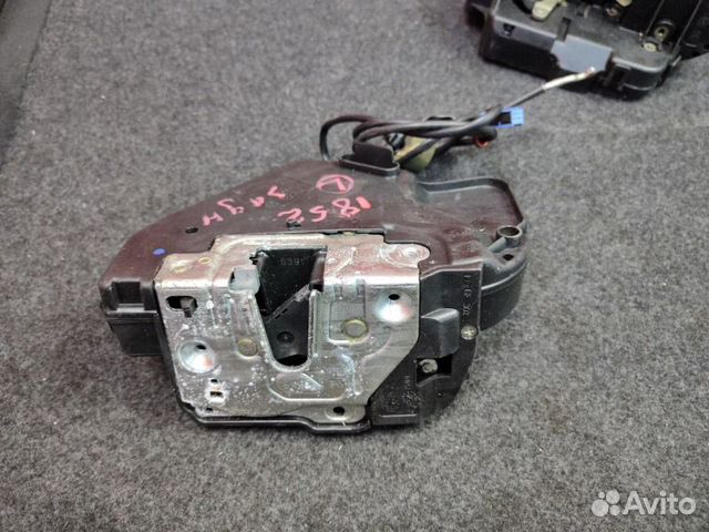 Замок двери задний левый Mercedes W211 E211 Замок двери задний левый Mercedes W211 E211