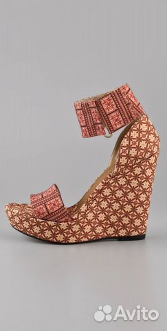 Новые босоножки на танкетке stuart weitzman Новые босоножки на танкетке stuart weitzman