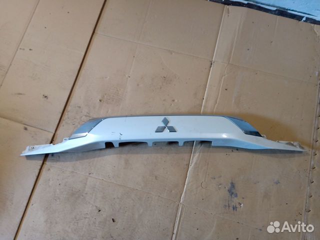 Накладка крышки багажника Mitsubishi Outlander Накладка крышки багажника Mitsubishi Outlander