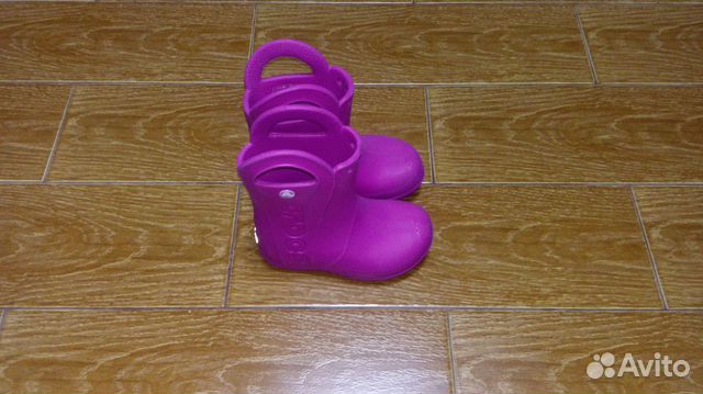 Сапожки для девочки crocs