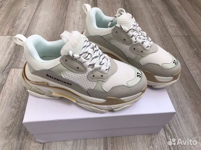 Кроссовки Balenciaga Triple S white Кроссовки Balenciaga Triple S white