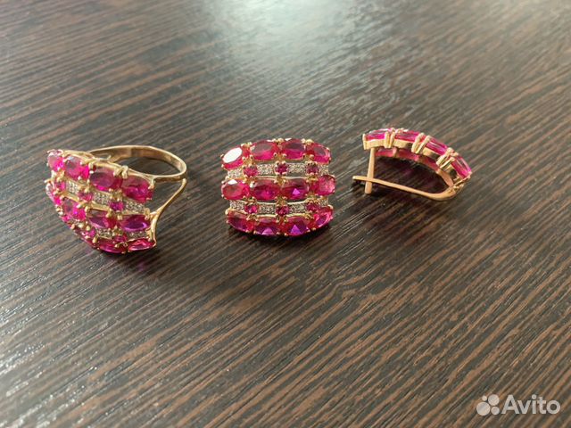 Золотые серьги с кольцом Золотые серьги с кольцом