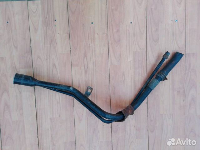 Горловина топливного бака для Mazda 3 (BK5P) Горловина топливного бака для Mazda 3 (BK5P)