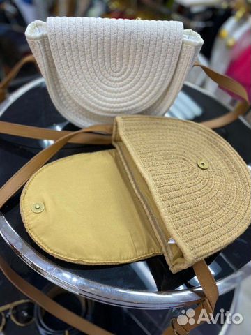 Крутая шляпа Balenciaga, сумочка Крутая шляпа Balenciaga, сумочка
