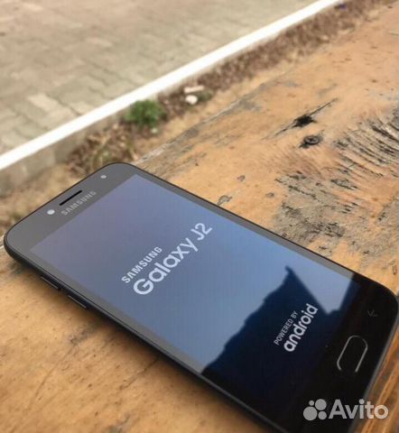 Телефон Samsung Galaxy J2 2018 года Телефон Samsung Galaxy J2 2018 года