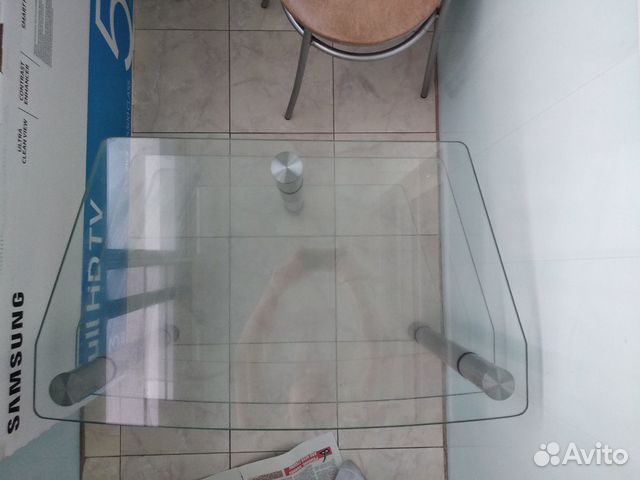 Тумба стеклянная для телевизора
