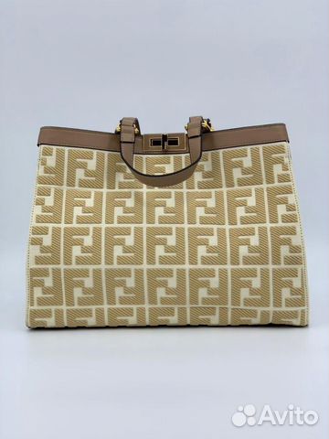 Новая женская сумка на плечо бежевая кожа Fendi Новая женская сумка на плечо бежевая кожа Fendi