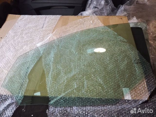 Стекло переднее левое Мерседес 212 Стекло переднее левое Мерседес 212