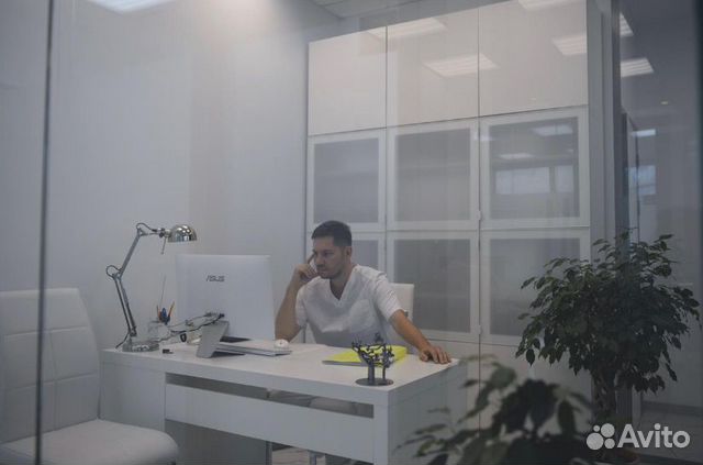 Врач стоматолог хирург имплантолог