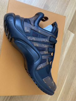 Кроссовки женские