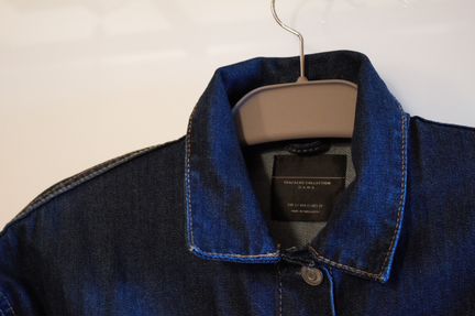 Темно-синяя джинсовка oversize Zara